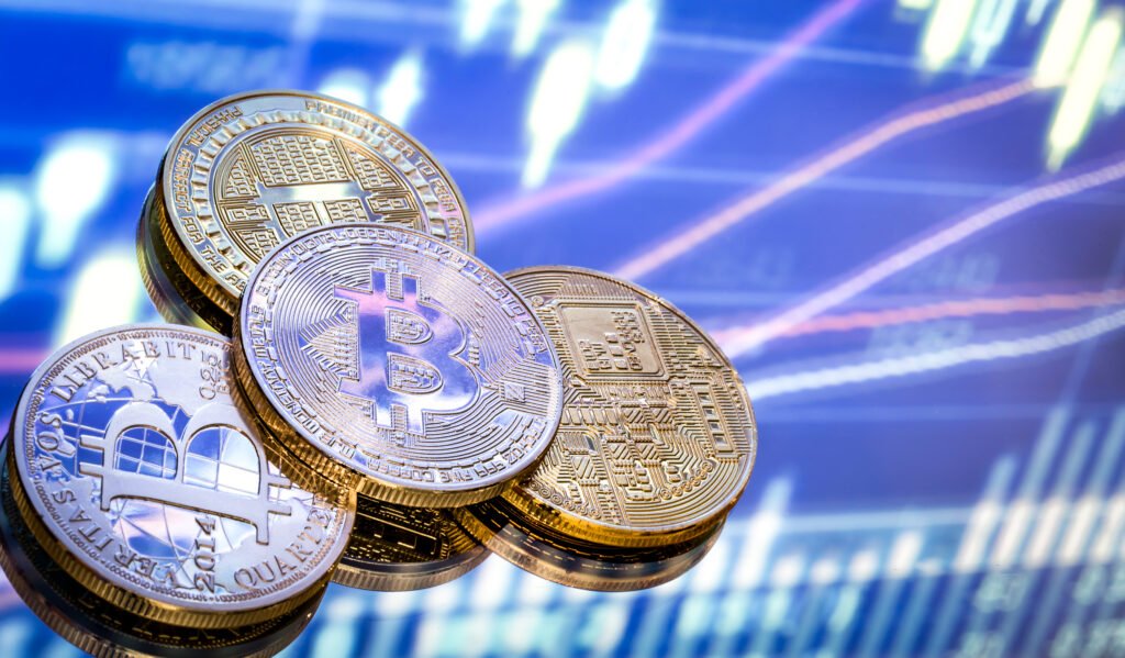 Bitcoin is een nieuw concept van virtueel geld, met grafische elementen en een digitale achtergrond. Munten met de letter B. Een conceptueel beeld van de wereld van digitale cryptovaluta en betalingssystemen.
