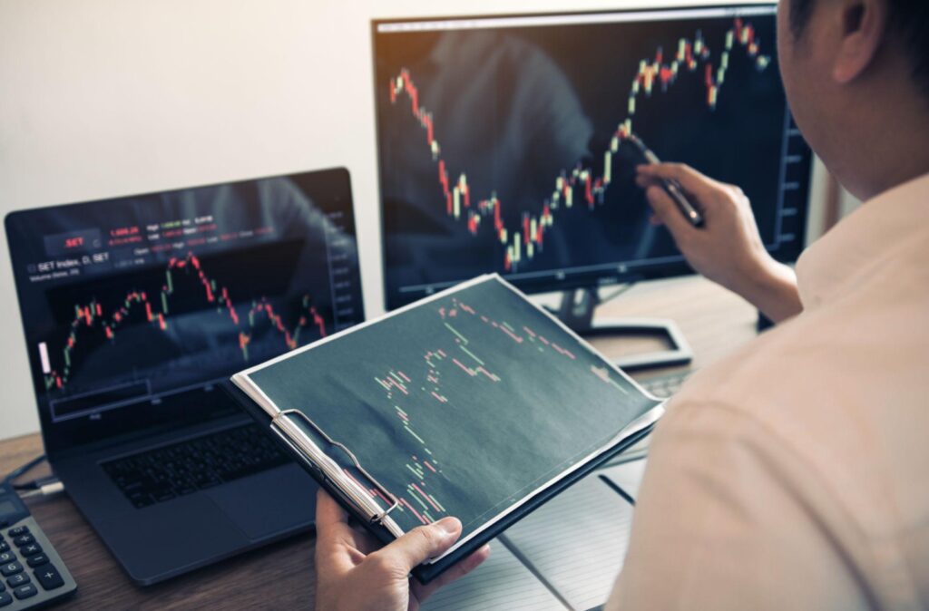 Wat is technische analyse en hoe gebruiken beleggers grafieken?