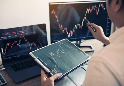 Wat is technische analyse en hoe gebruiken beleggers grafieken?