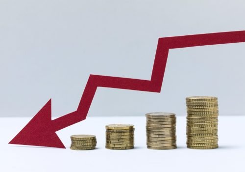 een pijl die naar beneden gaat